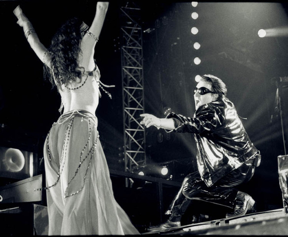 Bono & dancer, Zoo TV Tour